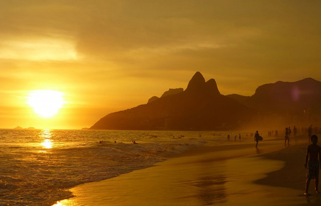 A stunning sunset on Ipanema beach