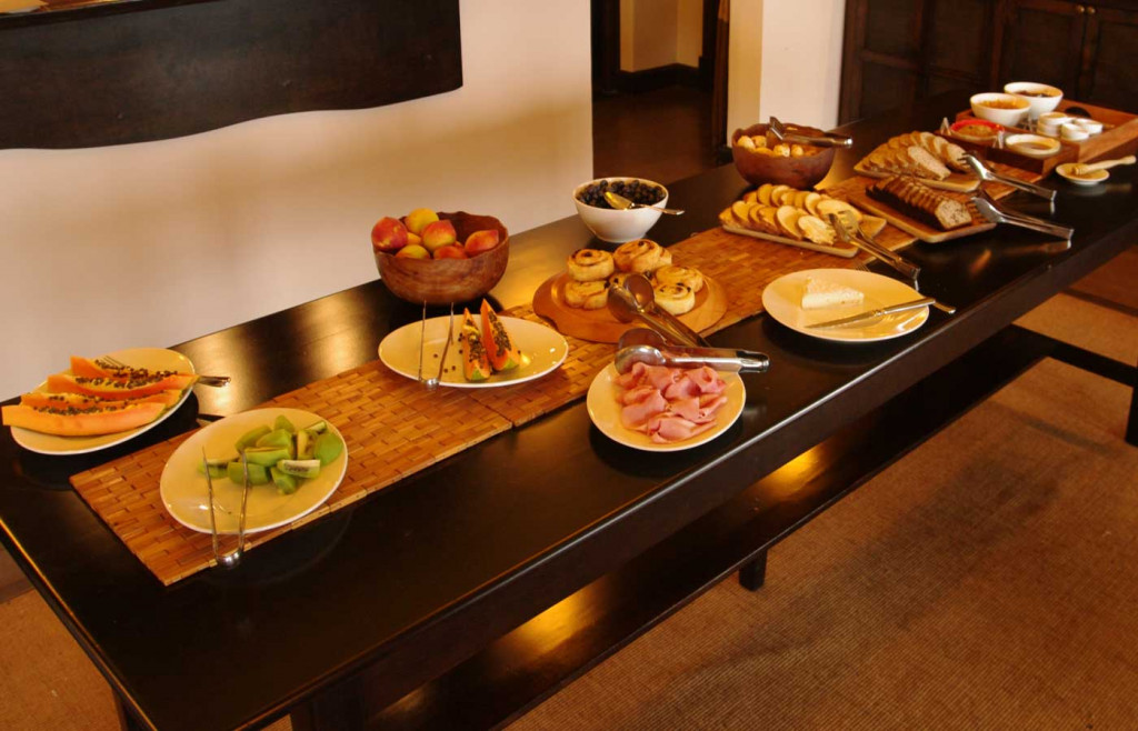 A fresh buffet-style breakfast spread at Puerto Valle