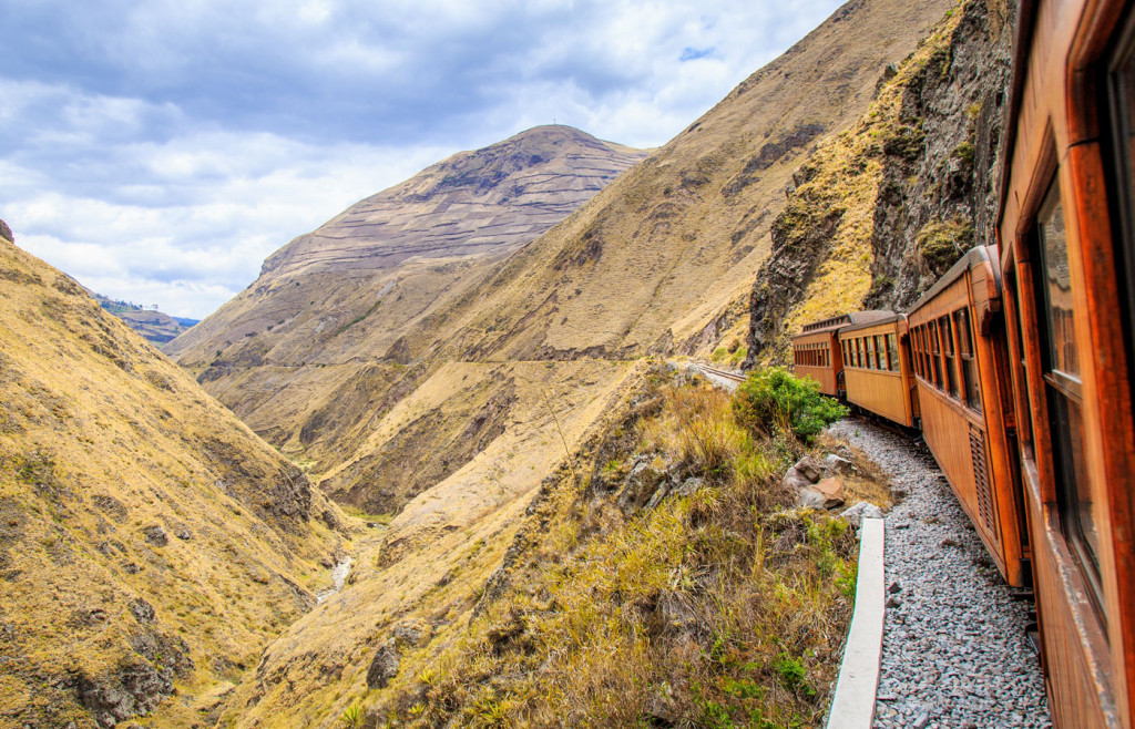 The Tren Crucero passes Riobamba