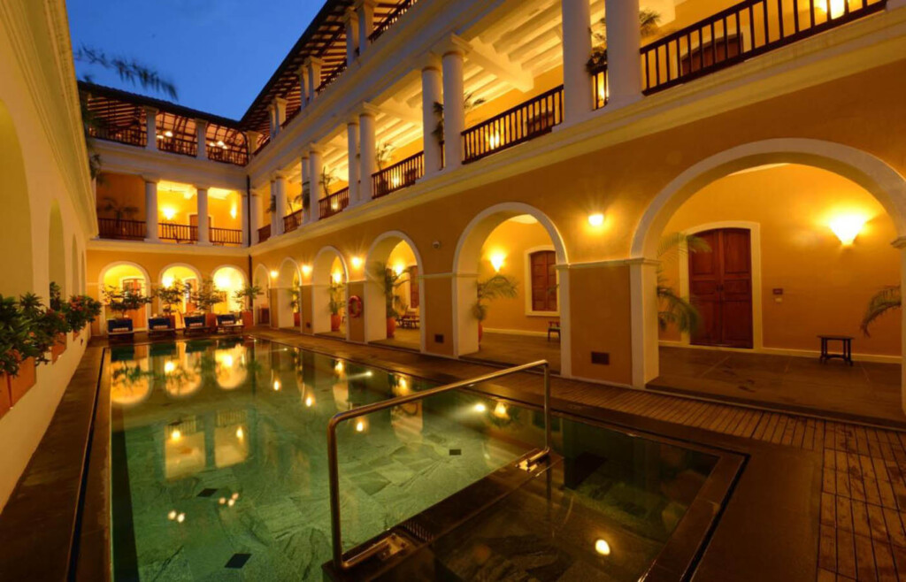 Pool, Palais de Mahe, Puducherry, India