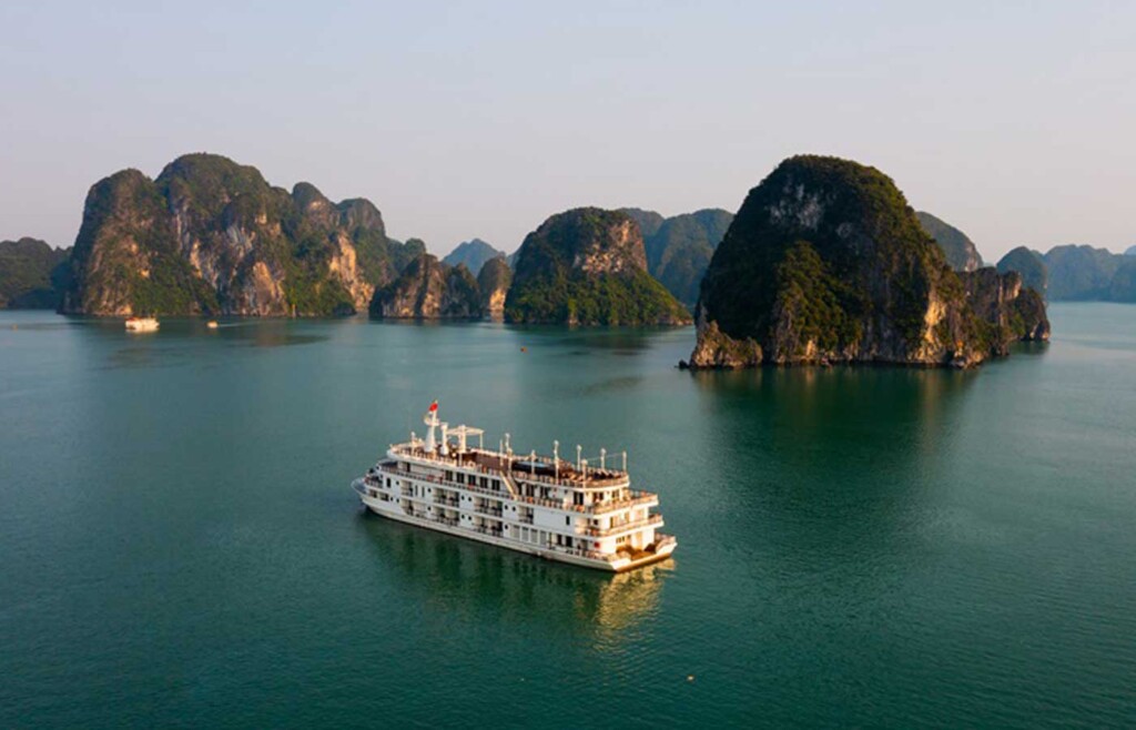 Paradise Elegance boat, Halong Bay, Vietnam