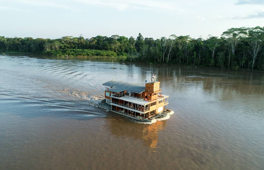 Delfin I Amazon cruise, Peru